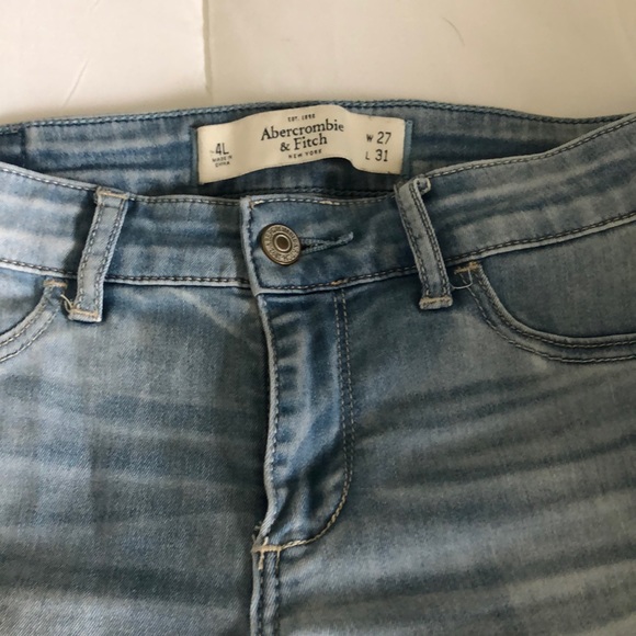 Light wash jeans - Picture 3 of 3